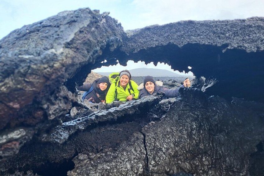 A picture with the black lava as a frame at Fagradalsfjall Volcano 2