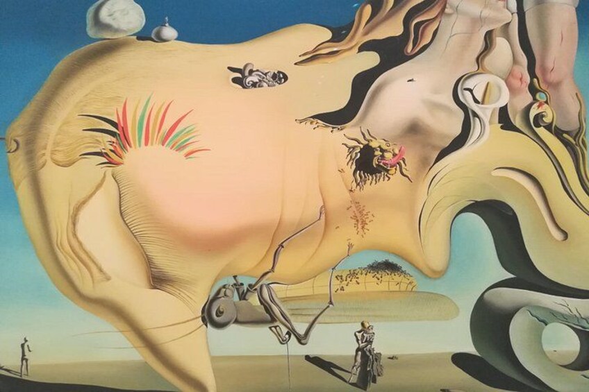 Et surrealistisk landskab med en stor, forvrænget elefant, en person på en gynge og en fjerntstående skikkelse. 3
