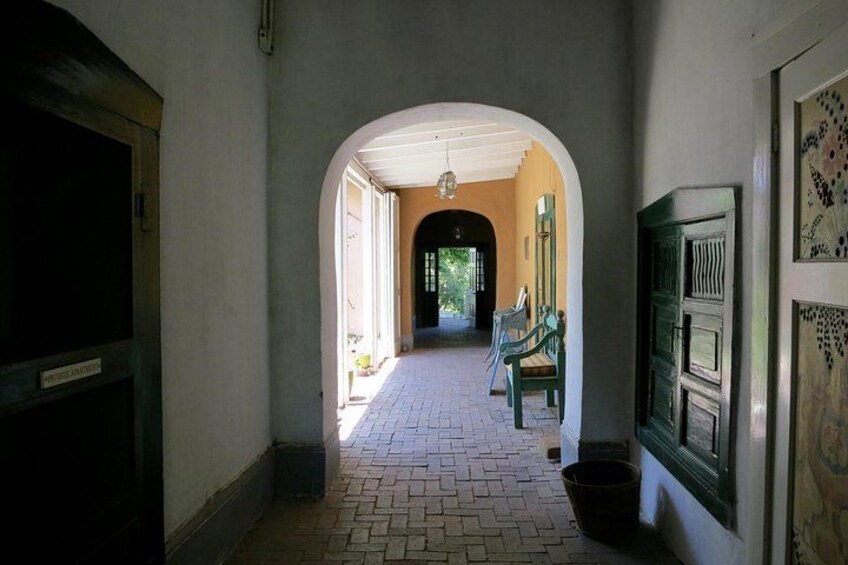 We'll also explore the unique, historic architecture of Canyon Road. 3