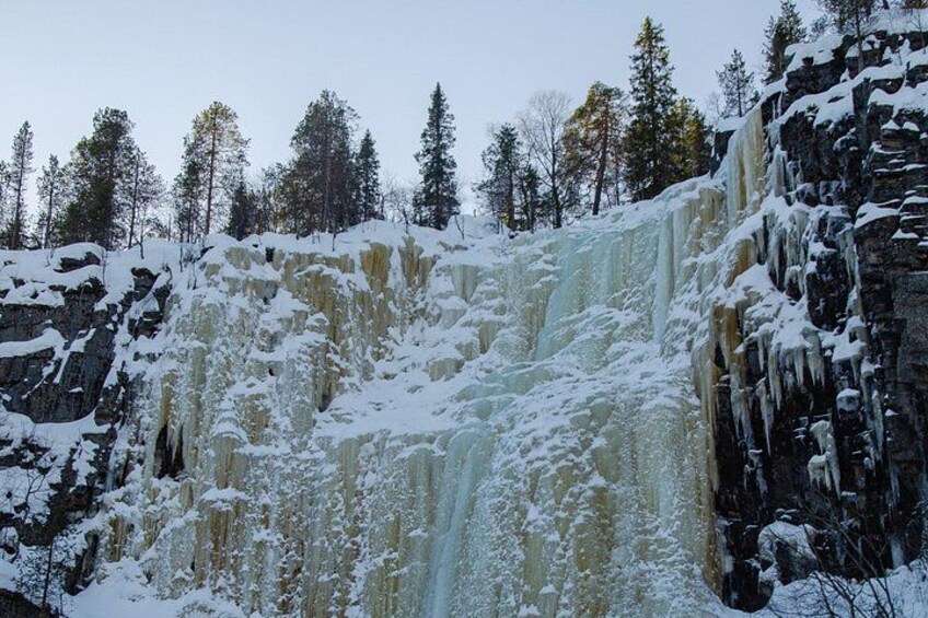One of the most impressive frozen waterfalls of the Canyon. 2