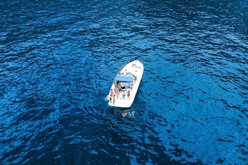 On Tales Luxury Yacht 2