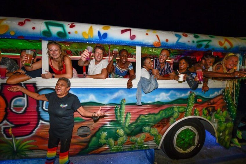 Aruba Nightlife Party Bus Tour with Live DJ and Cocktails 2