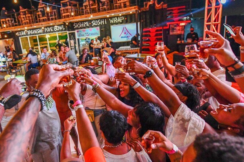 Aruba Nightlife Party Bus Tour with Live DJ and Cocktails 2