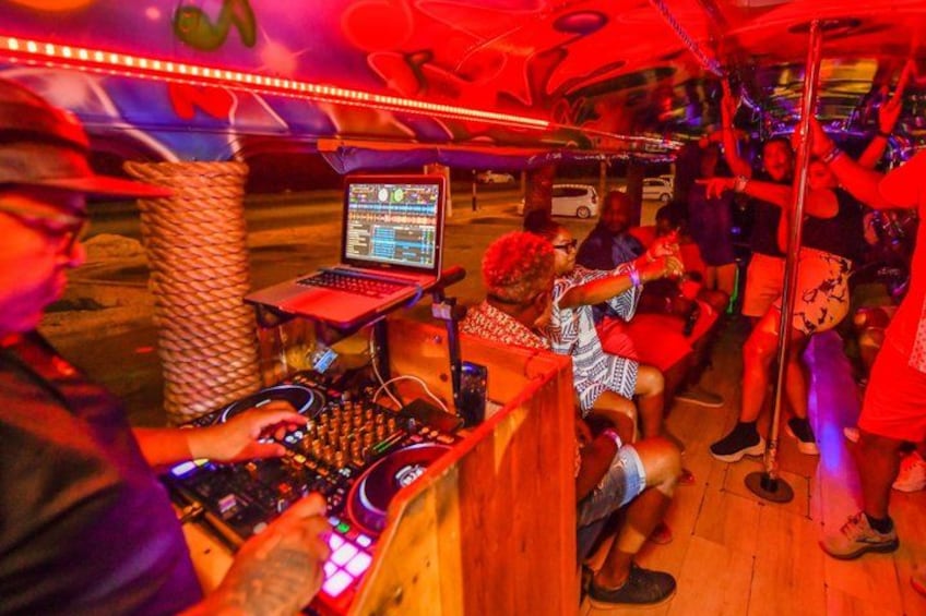 Aruba Nightlife Party Bus Tour with Live DJ and Cocktails 2