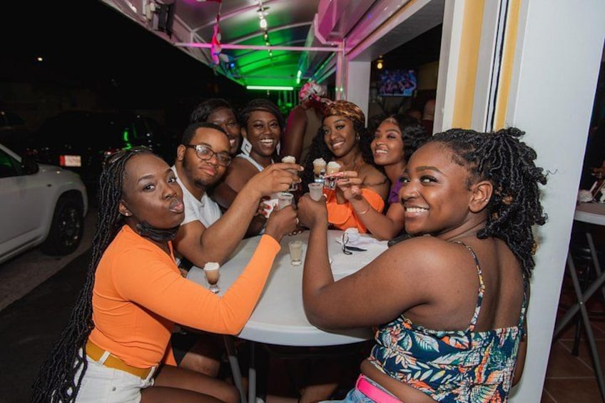 Aruba Nightlife Party Bus Tour with Live DJ and Cocktails 3