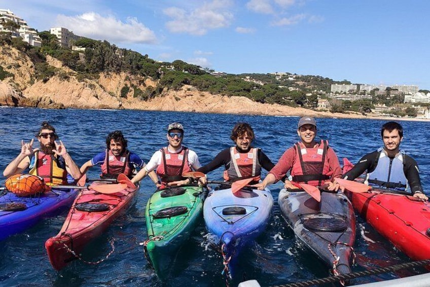 GROUP FRIENDS ENJOYING ROUTE BY KAYAK 4