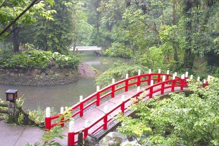 N109 Wulai Old Street Wulai Hot Spring Wulai Waterfall Bitan Scenic Area Day Tour (10h)