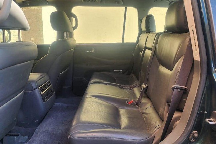 The interior of the Land Cruiser has a capacity of 1 to 6 people 2