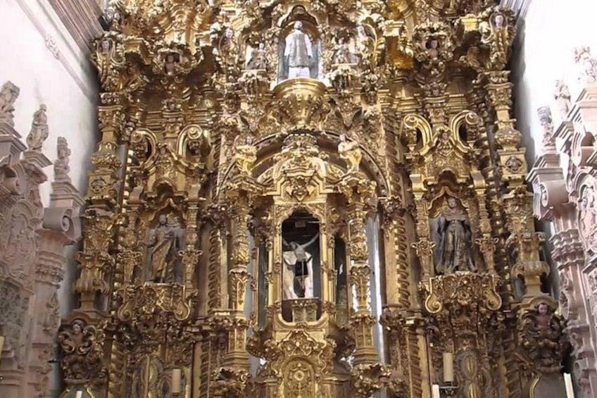 Altarpiece inside the San Cayetano Temple 3