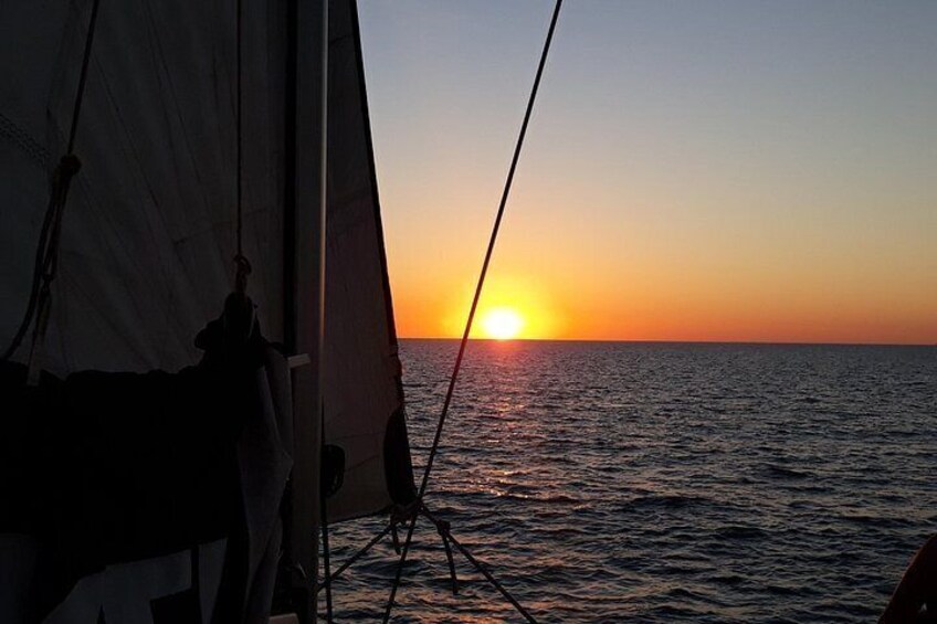 Sunset 3-Hour Cruise from Darwin with Dinner and Sparkling Wine 3