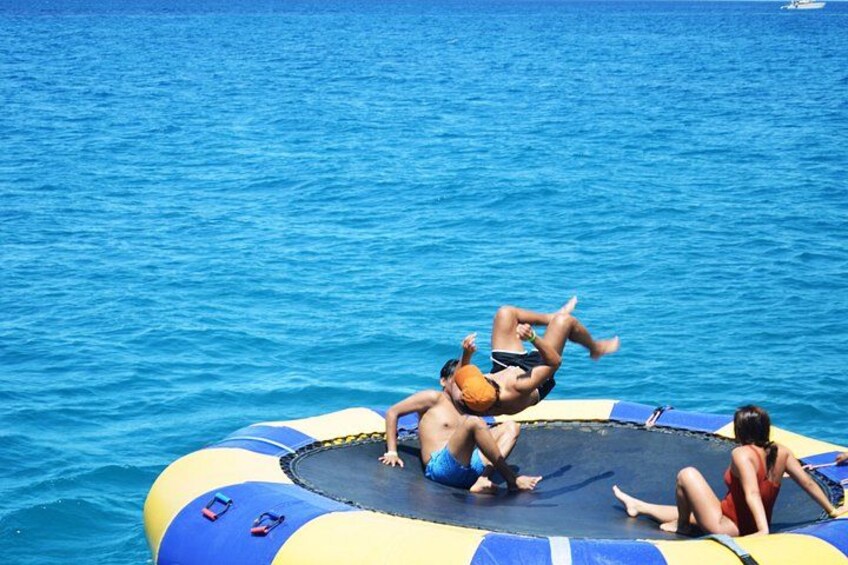 Oahu 5-in-1 Deluxe Cruise: Turtle Snorkeling & Ocean Activities 3