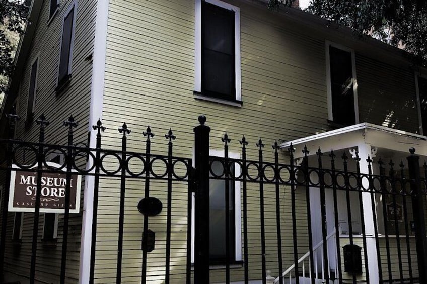 DH House Outside 2