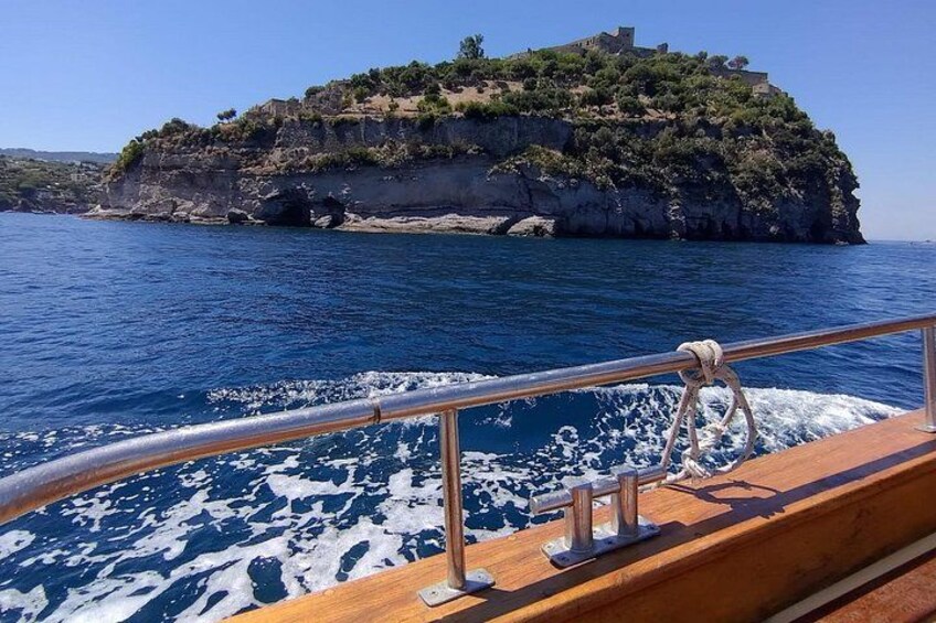 Tour of Ischia Island with Motor Yacht Rocca Corsa 3