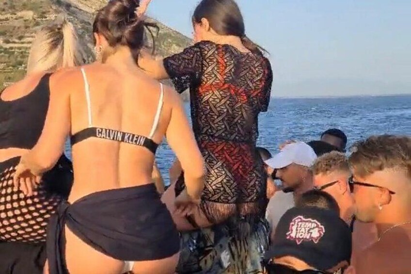 Tour of Ischia Island with Motor Yacht Rocca Corsa 4