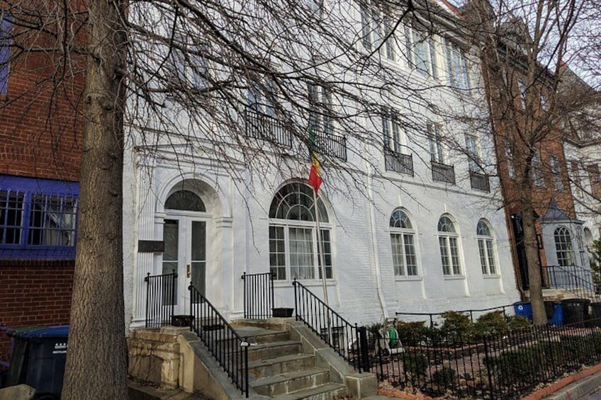 See the house where FDR lived .. and was nearly blown up in. 4