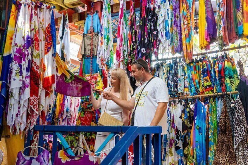 SOUVENIR SHOP IN VICTORIA MARKET 4
