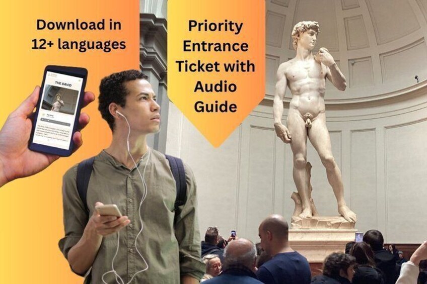 En person holder en smartphone med øretelefoner og står foran en klassisk statue i et museum. 1