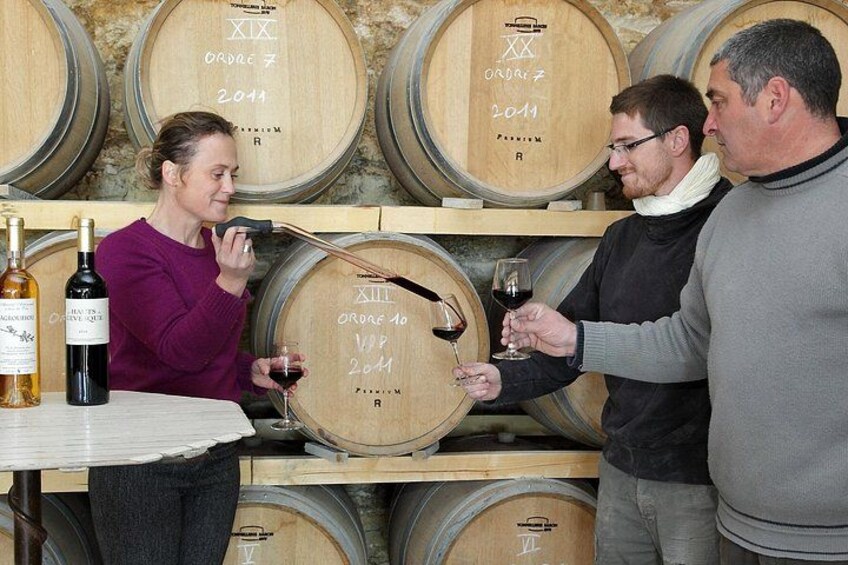 AGING OF WINES IN BARRELS FOR A NICE GUARD 2