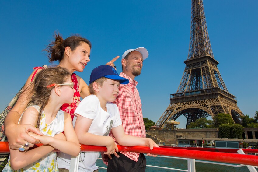 Bateaux-Mouches Sightseeing Cruise on the Seine River