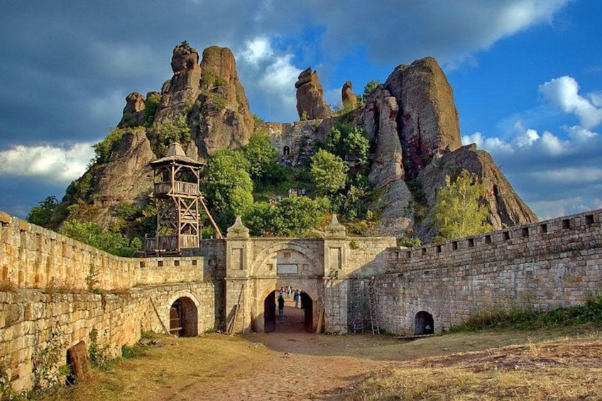 Road Trip Bulgaria™, GPS and Audio-Guided Tour to Belogradchik and Magura 1