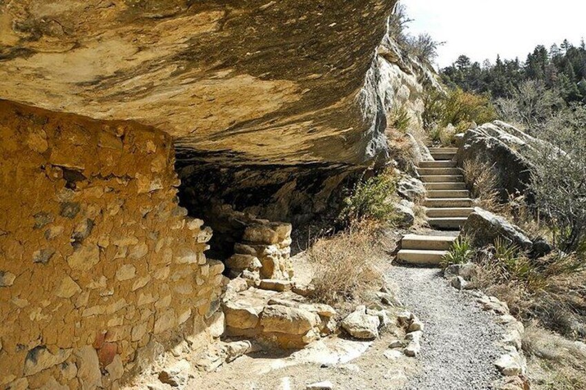 Walnut Canyon National Monument Trail to Dwellings 4