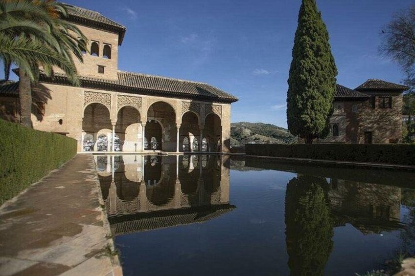 Guided Walking Tour of the Alhambra in Granada 4
