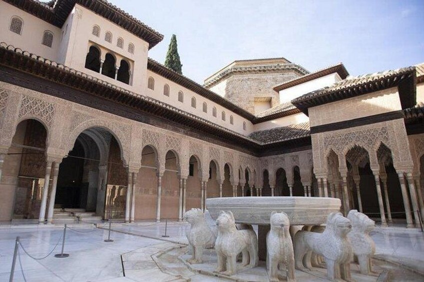Guided Walking Tour of the Alhambra in Granada 3