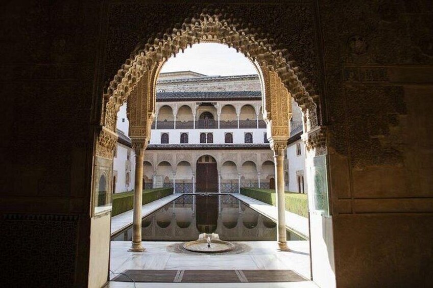 Guided Walking Tour of the Alhambra in Granada 2