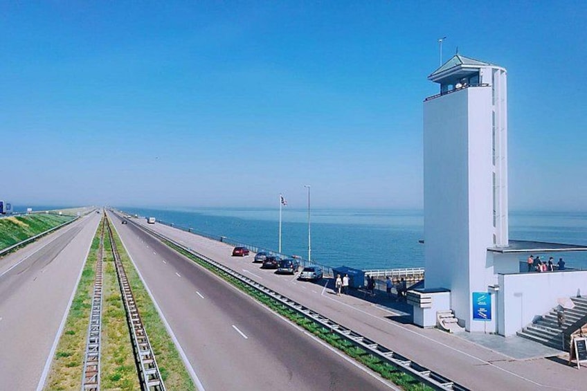 Giethoorn, Afsluitdijk, Zaanse Schans Day Tour Incl Hotel Pick Up 3