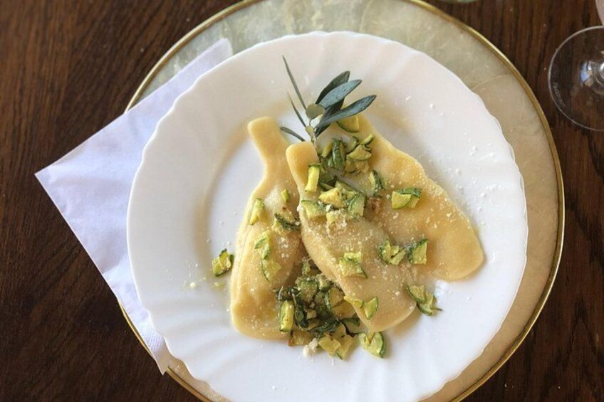 Cooking Class in a historical Palace in Siena Provence 3