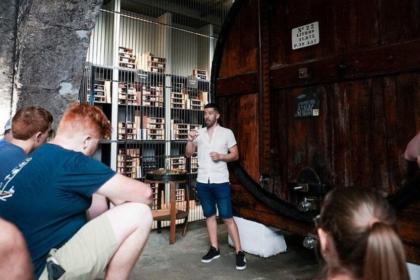 Port Wine Tour | 3 Cellars | 7 Tastings | 12 Participants Maximum 3