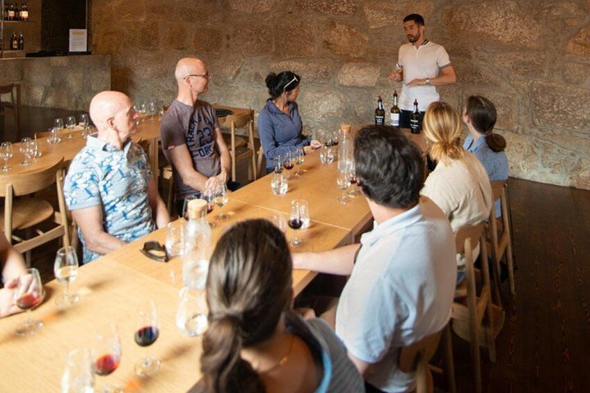 Port Wine Tour | 3 Cellars | 7 Tastings | 12 Participants Maximum 2