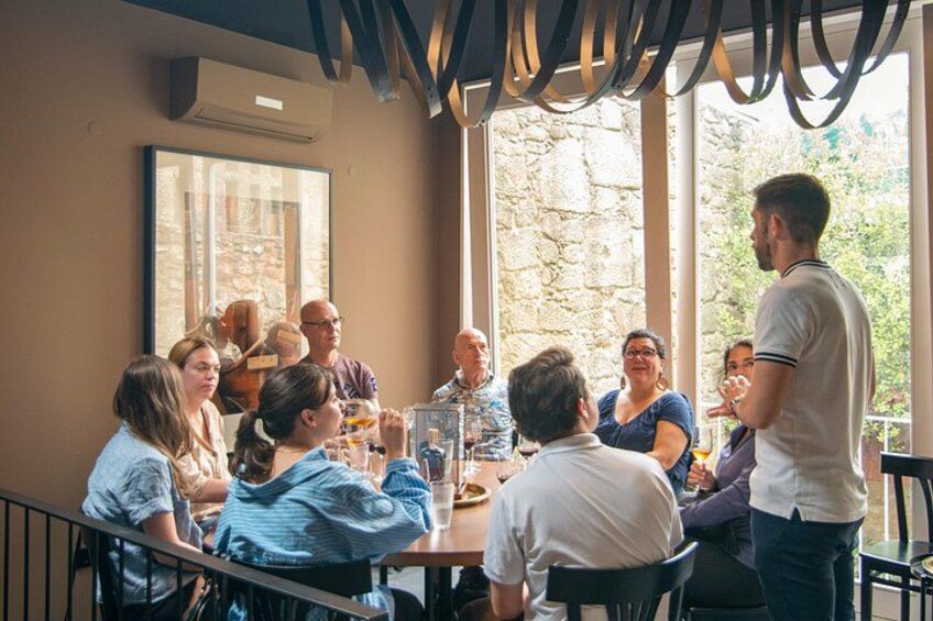 Port Wine Tour | 3 Cellars | 7 Tastings | 12 Participants Maximum 2