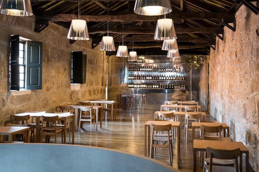 Port Wine Tour | 3 Cellars | 7 Tastings | 12 Participants Maximum 2