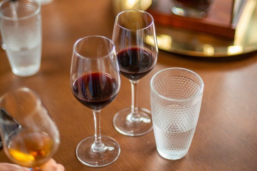 Port Wine Tour | 3 Cellars | 7 Tastings | 12 Participants Maximum 3