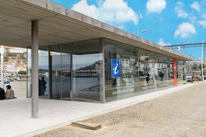 Meeting Point - Tourism Office - Avenida Diogo Leite 135, Vila Nova de Gaia 5