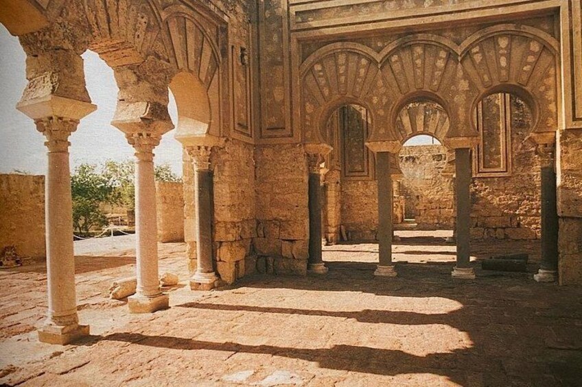 Guided tour of Medina Azahara with official guide bus 3