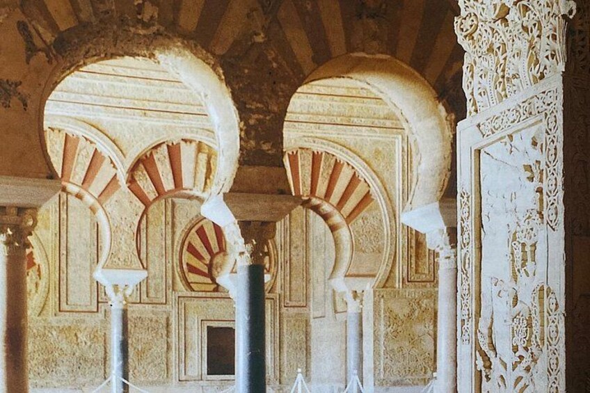Guided tour of Medina Azahara by bus with official guide 2