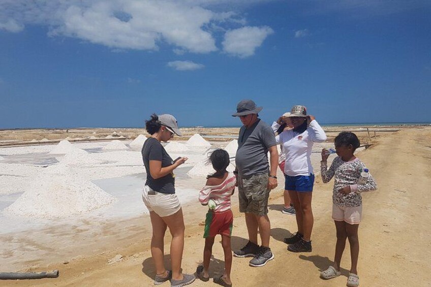 La Sal de Manaure, are the maritime salt flats in La Guajira, going through here and knowing the whole process is something you cannot miss. 5
