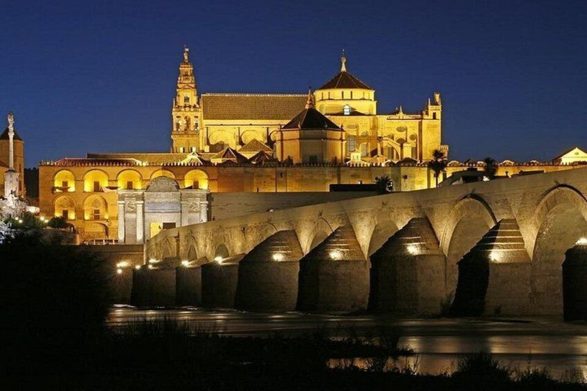 Guided tour of the Mosque-Cathedral, Jewish Quarter, Alcazar and Synagogue in Córdoba 2