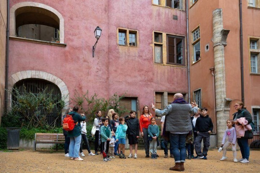 Story tour of Old Lyon for children 1