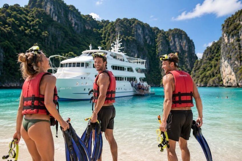 Phi Phi Islands Comfort Cruise from Phuket w/ Lunch&Hotel Pickup 3