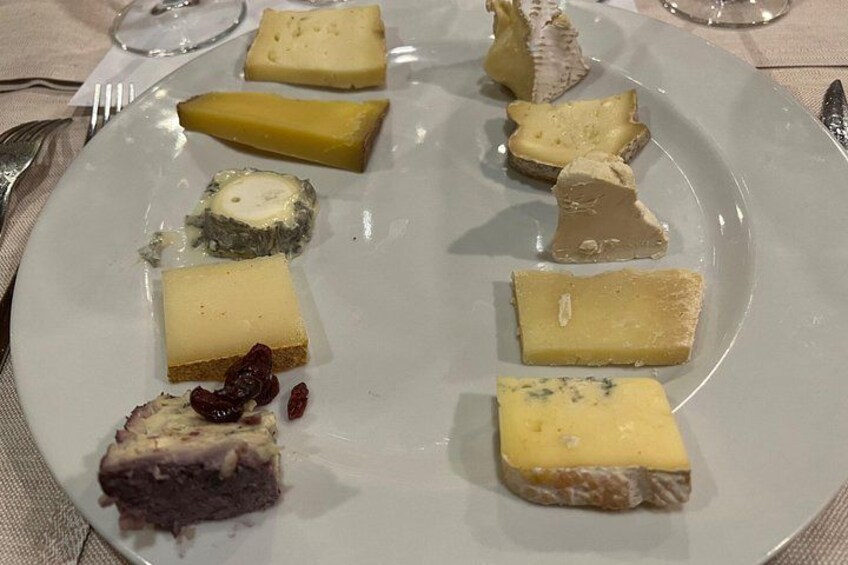 … to eat with the cheese plate. 4