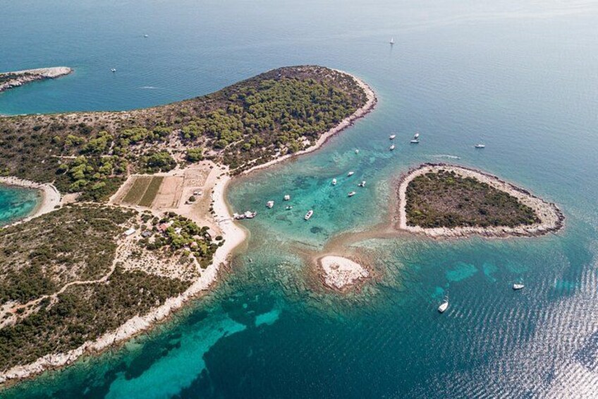 Blue Cave Full-Day Boat Tour with Hvar and 5 Islands 5
