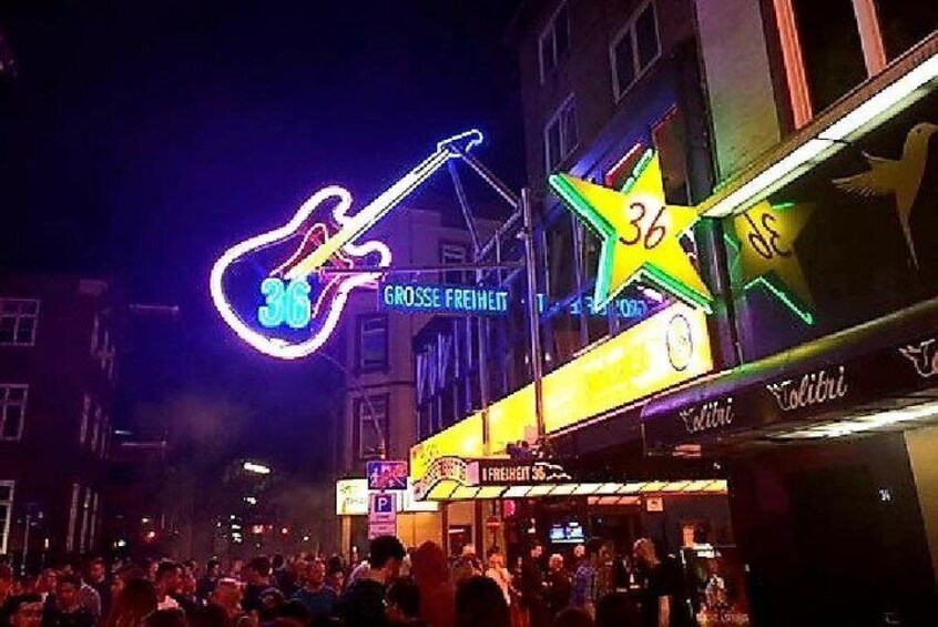 Reeperbahn - St. Pauli Nightwalk - The black diamonds of St. Pauli