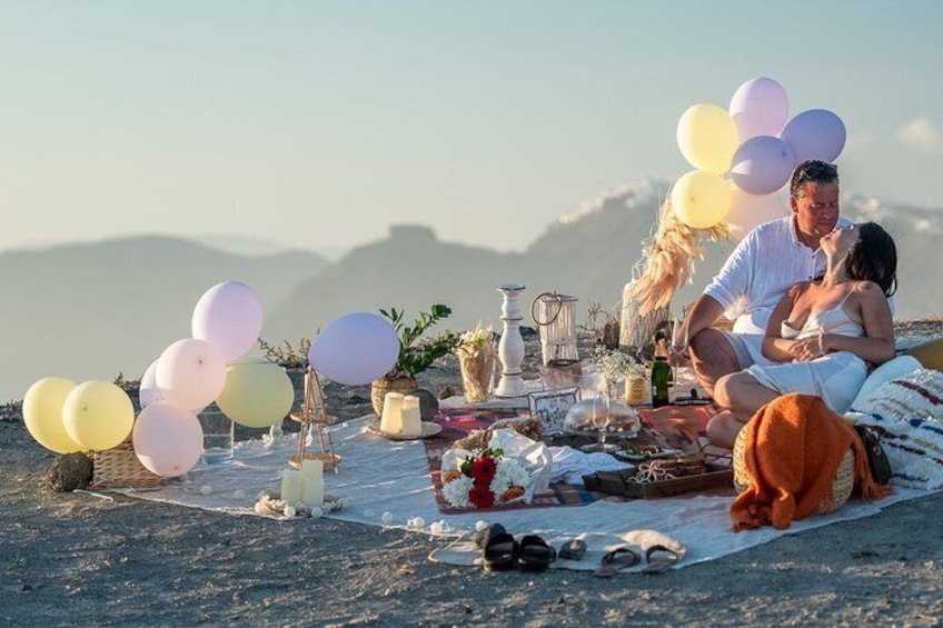 Private Santorini Sunset Picnic Experience 5