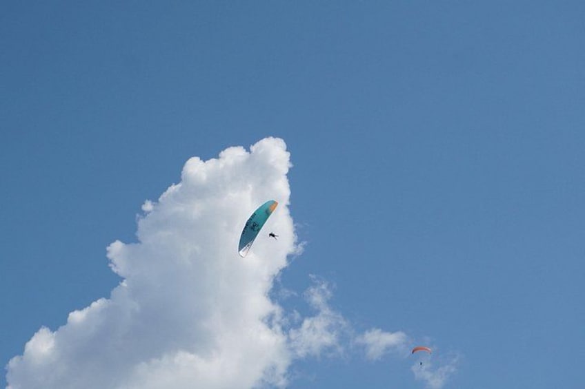 Paragliding in the morning 3