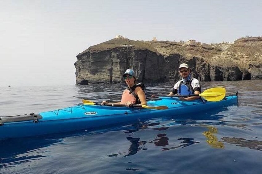 Enjoy sea kayak in Santorini 3