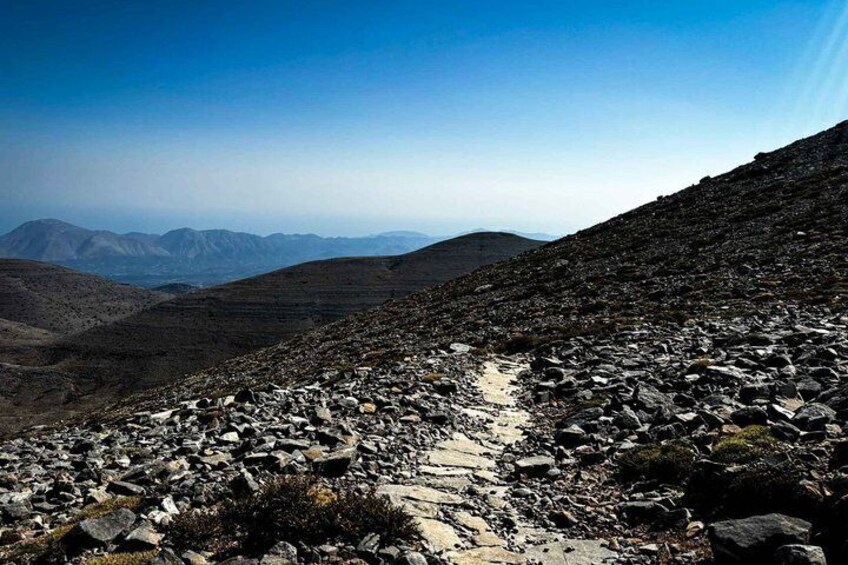 Hiking in Psiloritis Mountain (Ida Mt.) Crete 4