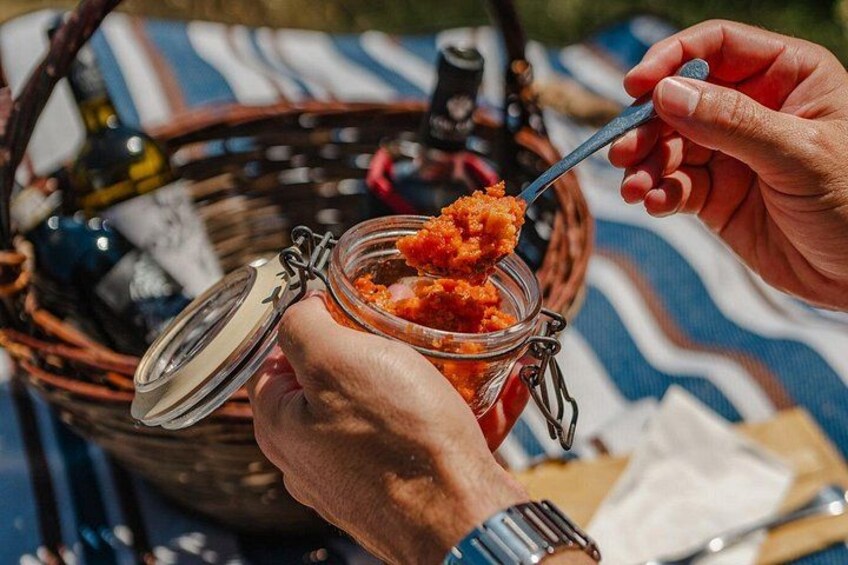 Winery Tour & picnic in the vineyard with a bottle of wine 4